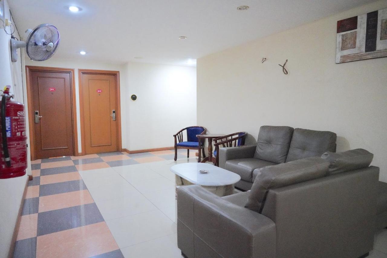 Oyo 89866 Houz Inn Bintulu Exteriör bild